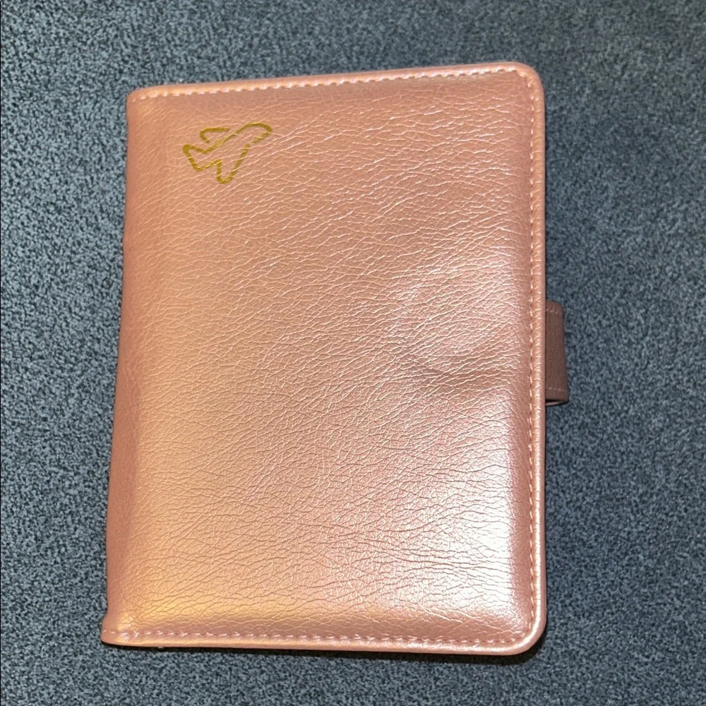 NWT Rose Pink Travel Passport Holder W/Rfid - Picture 2 of 10